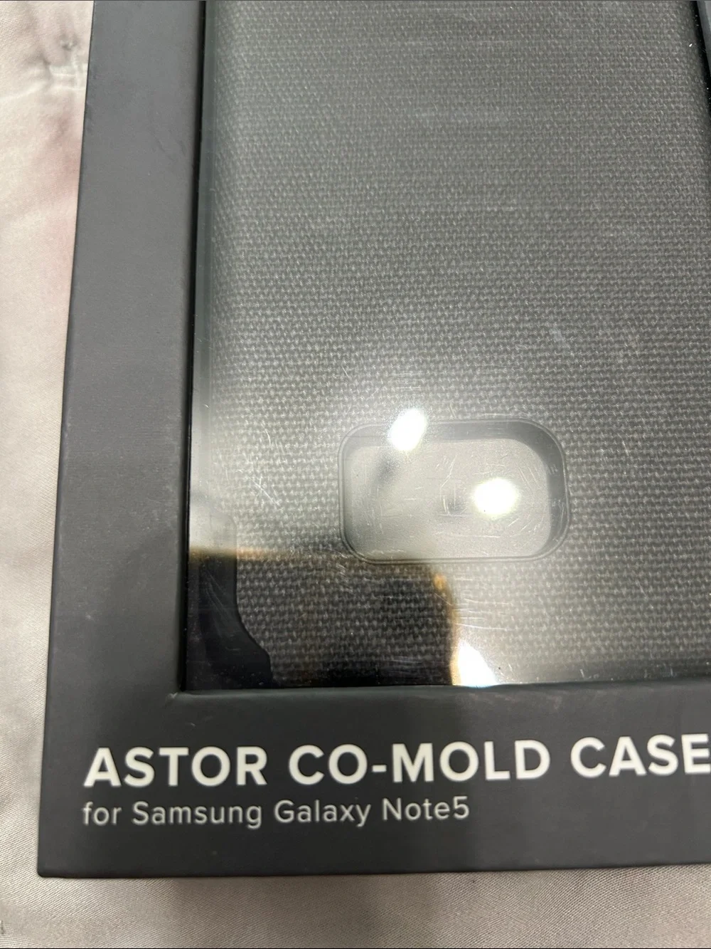 Tumi branded astor